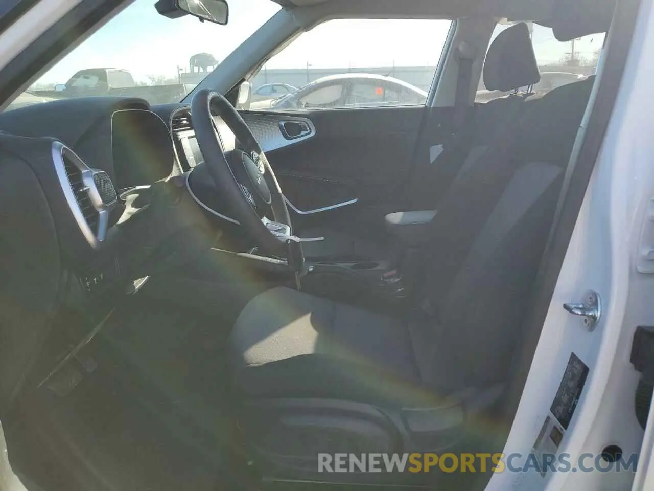 7 fotografías del automóvil dañado KNDJ23AU6R7231751 KIA SOUL 2024