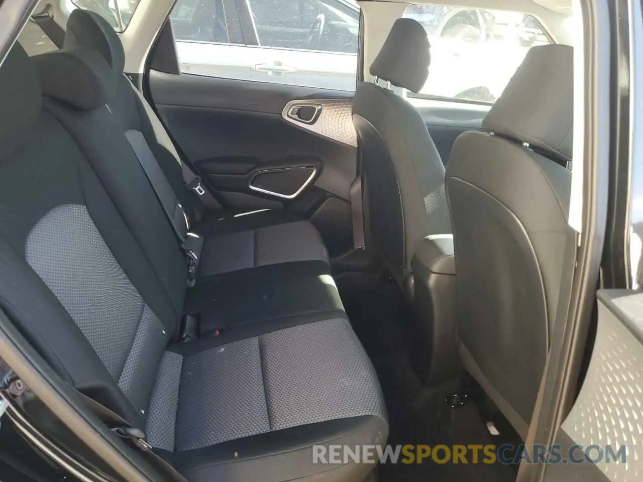 11 fotografías del automóvil dañado KNDJ23AU6R7239462 KIA SOUL 2024