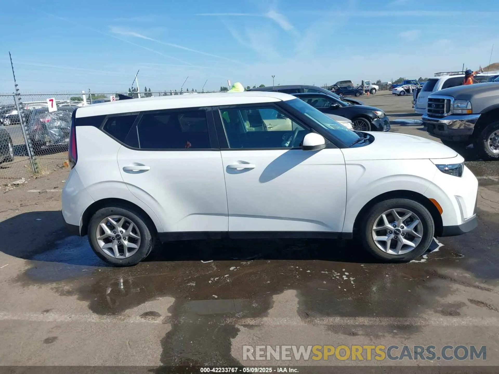 13 fotografías del automóvil dañado KNDJ23AU7R7227529 KIA SOUL 2024