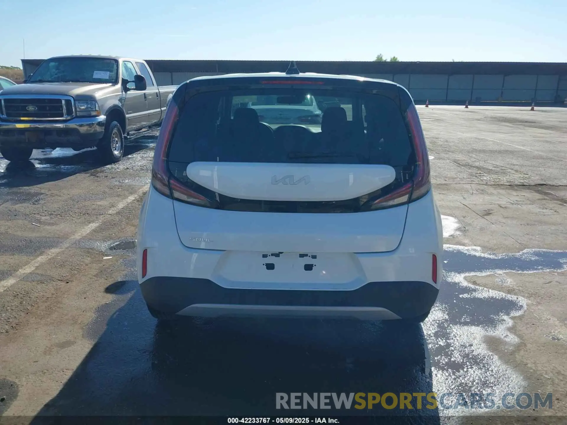 16 fotografías del automóvil dañado KNDJ23AU7R7227529 KIA SOUL 2024