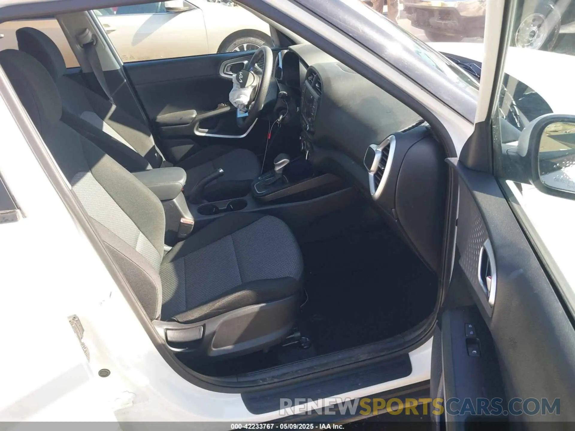5 fotografías del automóvil dañado KNDJ23AU7R7227529 KIA SOUL 2024
