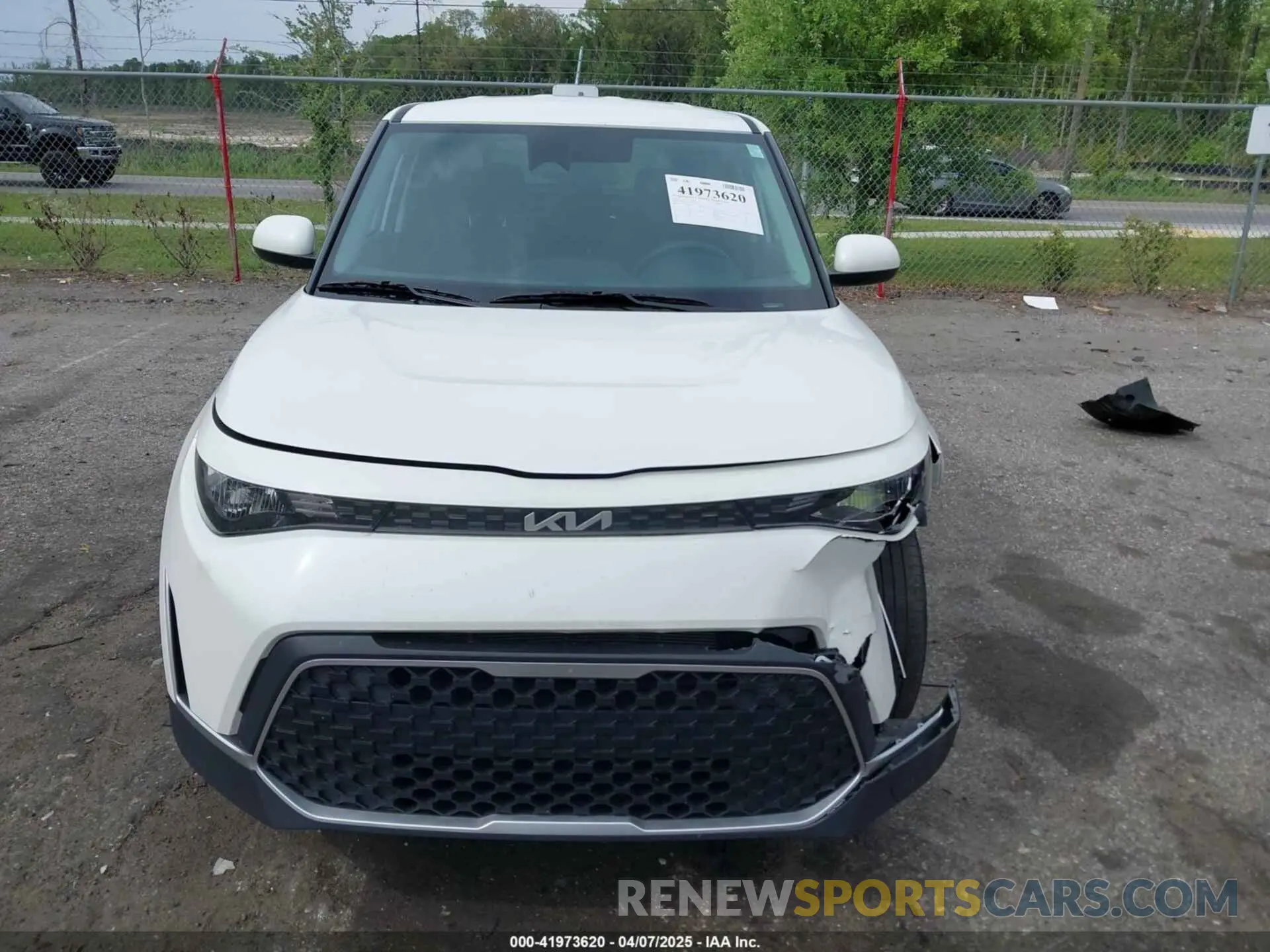 12 fotografías del automóvil dañado KNDJ23AU7R7231211 KIA SOUL 2024