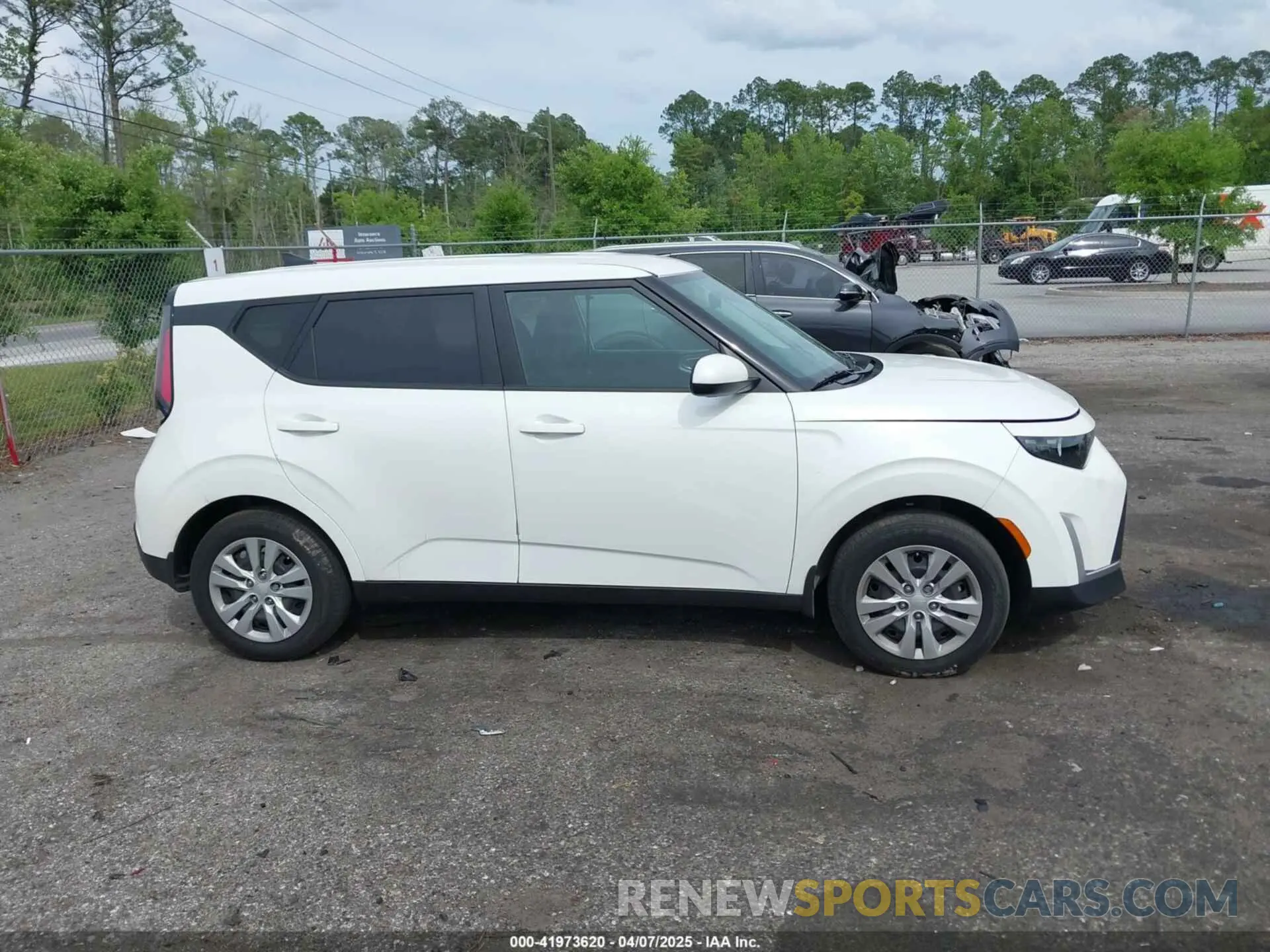 13 fotografías del automóvil dañado KNDJ23AU7R7231211 KIA SOUL 2024