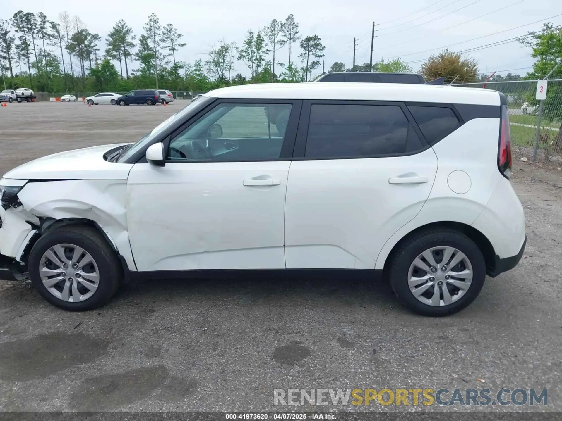 14 fotografías del automóvil dañado KNDJ23AU7R7231211 KIA SOUL 2024