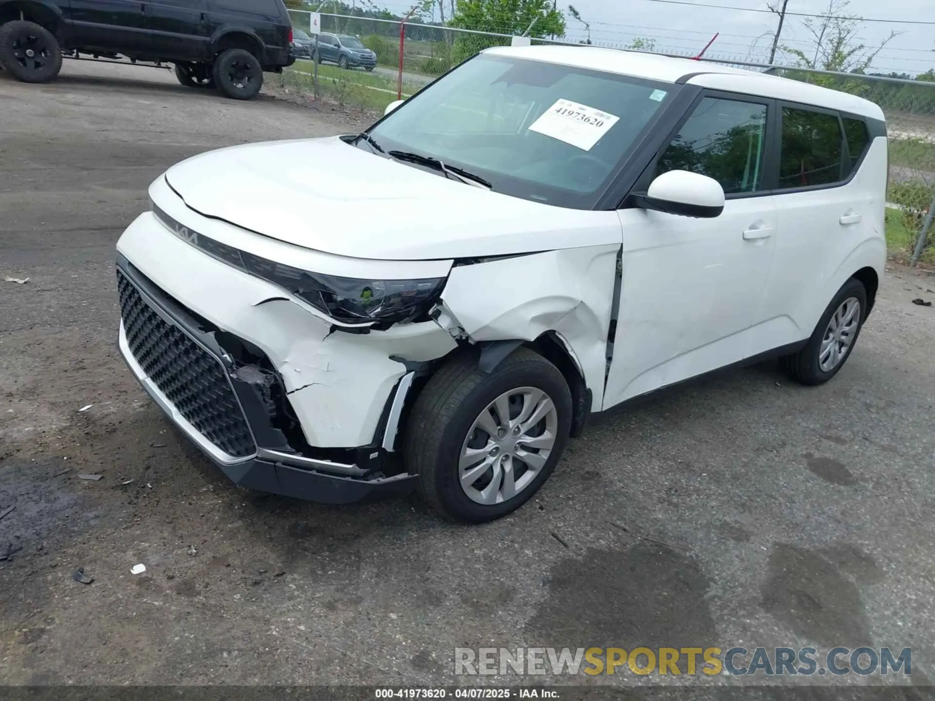 2 fotografías del automóvil dañado KNDJ23AU7R7231211 KIA SOUL 2024