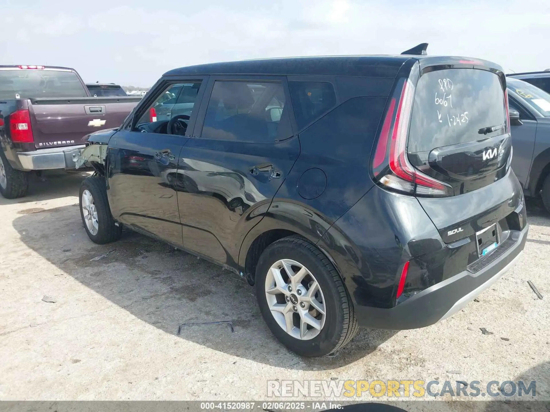 3 fotografías del automóvil dañado KNDJ23AU7R7236067 KIA SOUL 2024