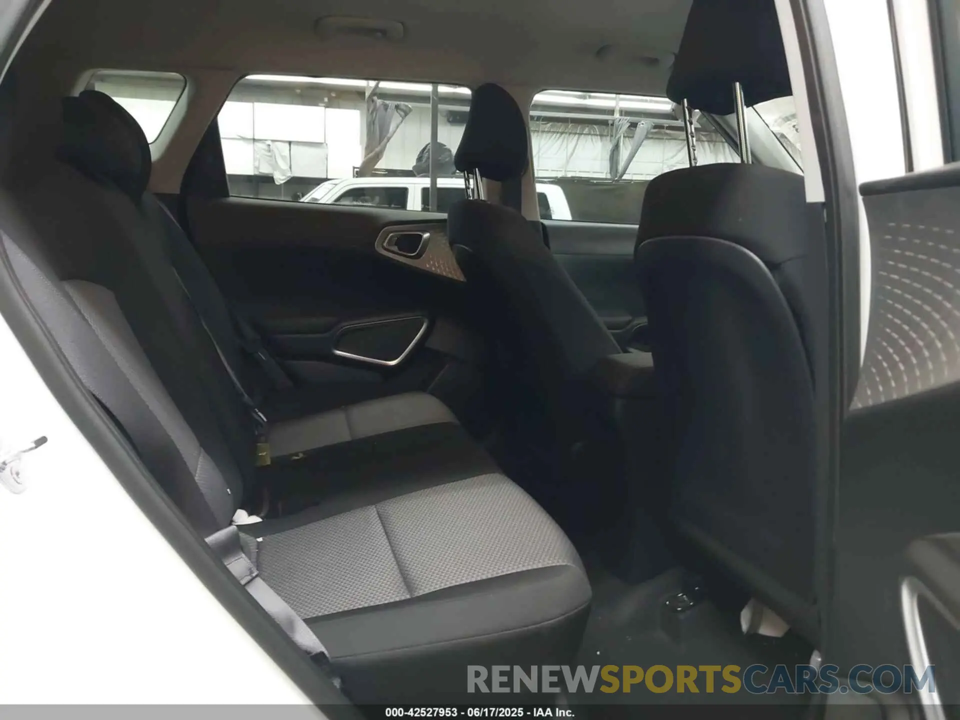8 fotografías del automóvil dañado KNDJ23AU9R7906220 KIA SOUL 2024