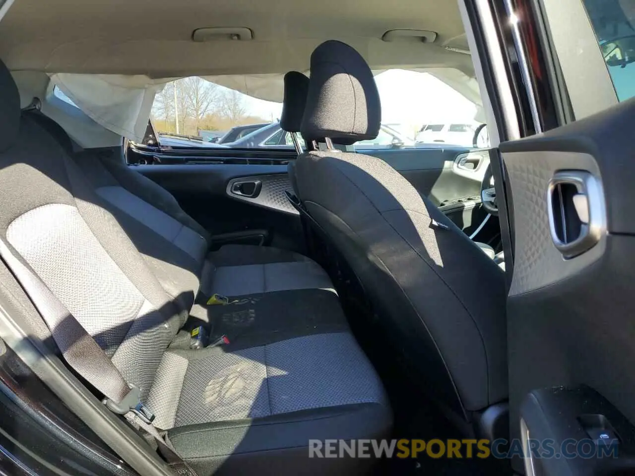 11 fotografías del automóvil dañado KNDJ23AUXR7239495 KIA SOUL 2024