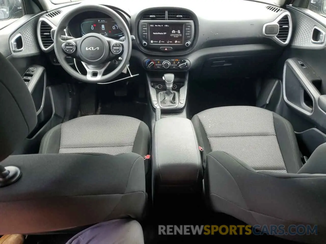 8 fotografías del automóvil dañado KNDJ23AUXR7242543 KIA SOUL 2024
