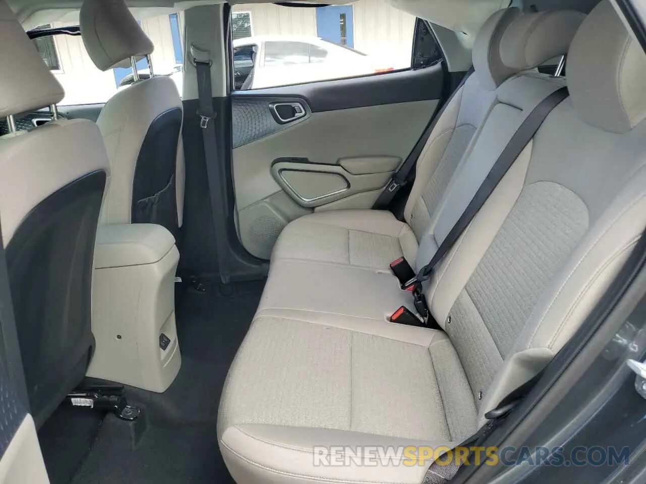 11 fotografías del automóvil dañado KNDJ33AU7R7907184 KIA SOUL 2024
