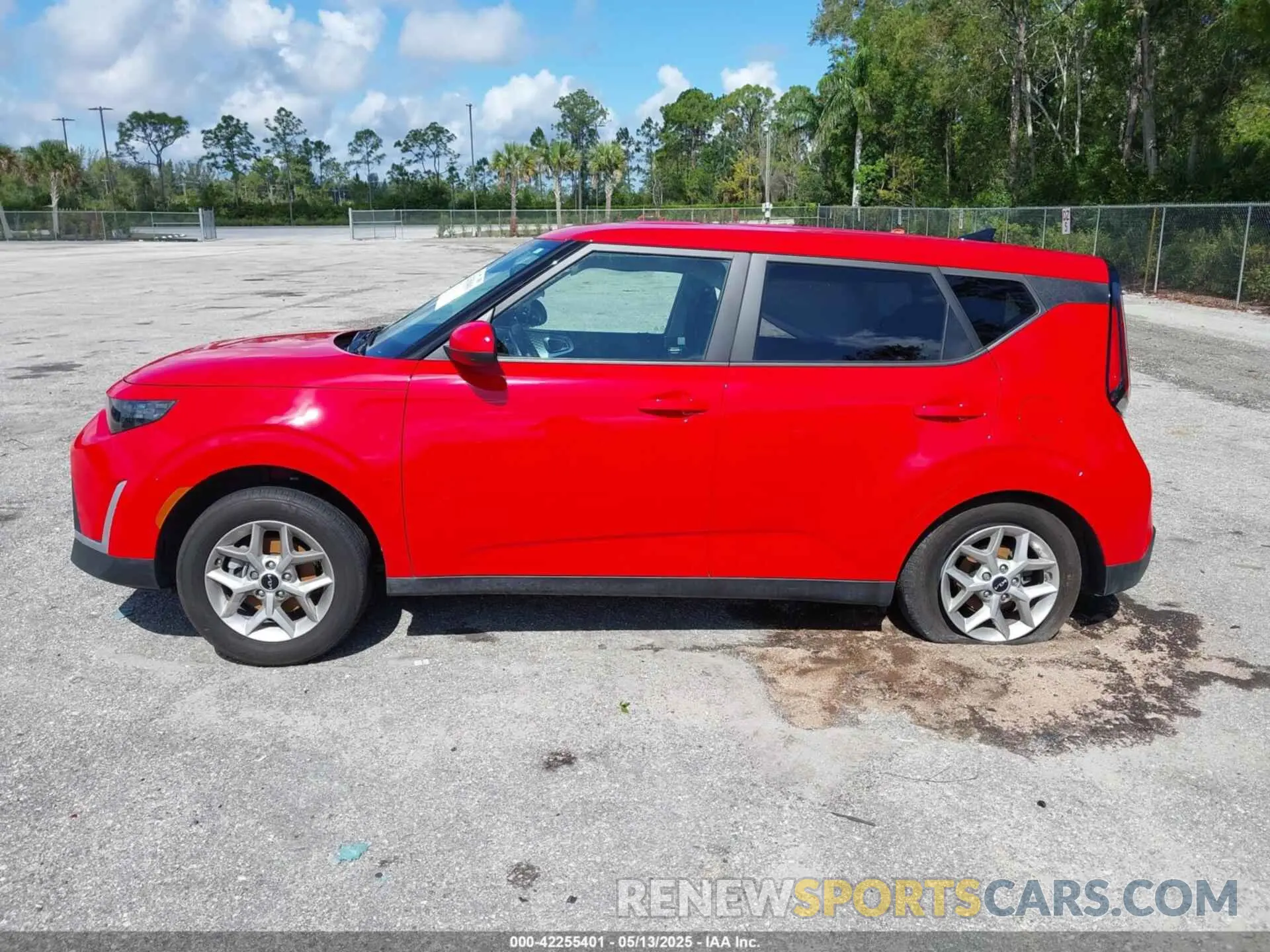 14 fotografías del automóvil dañado KNDJ23AU0S7245537 KIA SOUL 2025