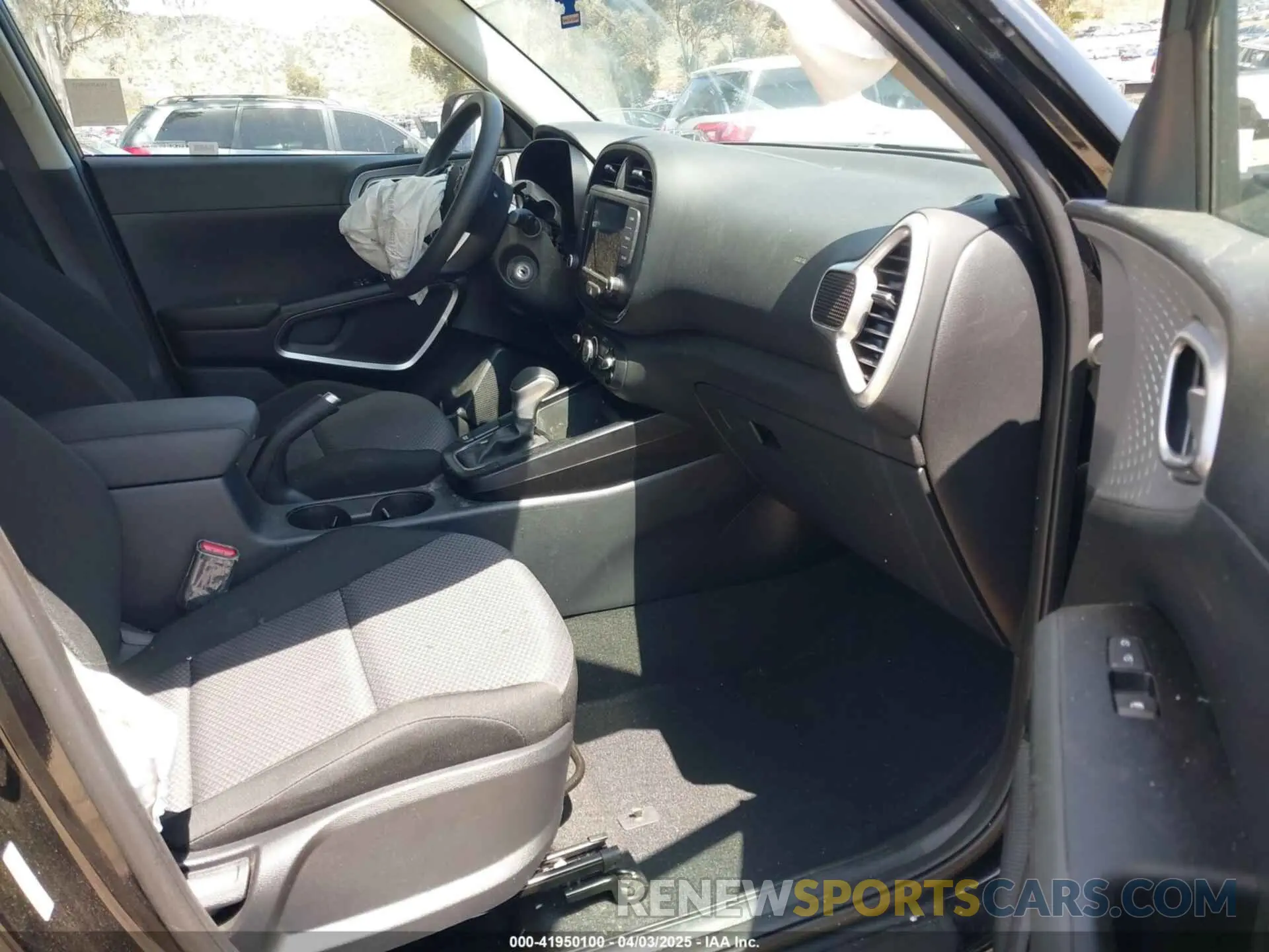 5 fotografías del automóvil dañado KNDJ23AU0S7927656 KIA SOUL 2025