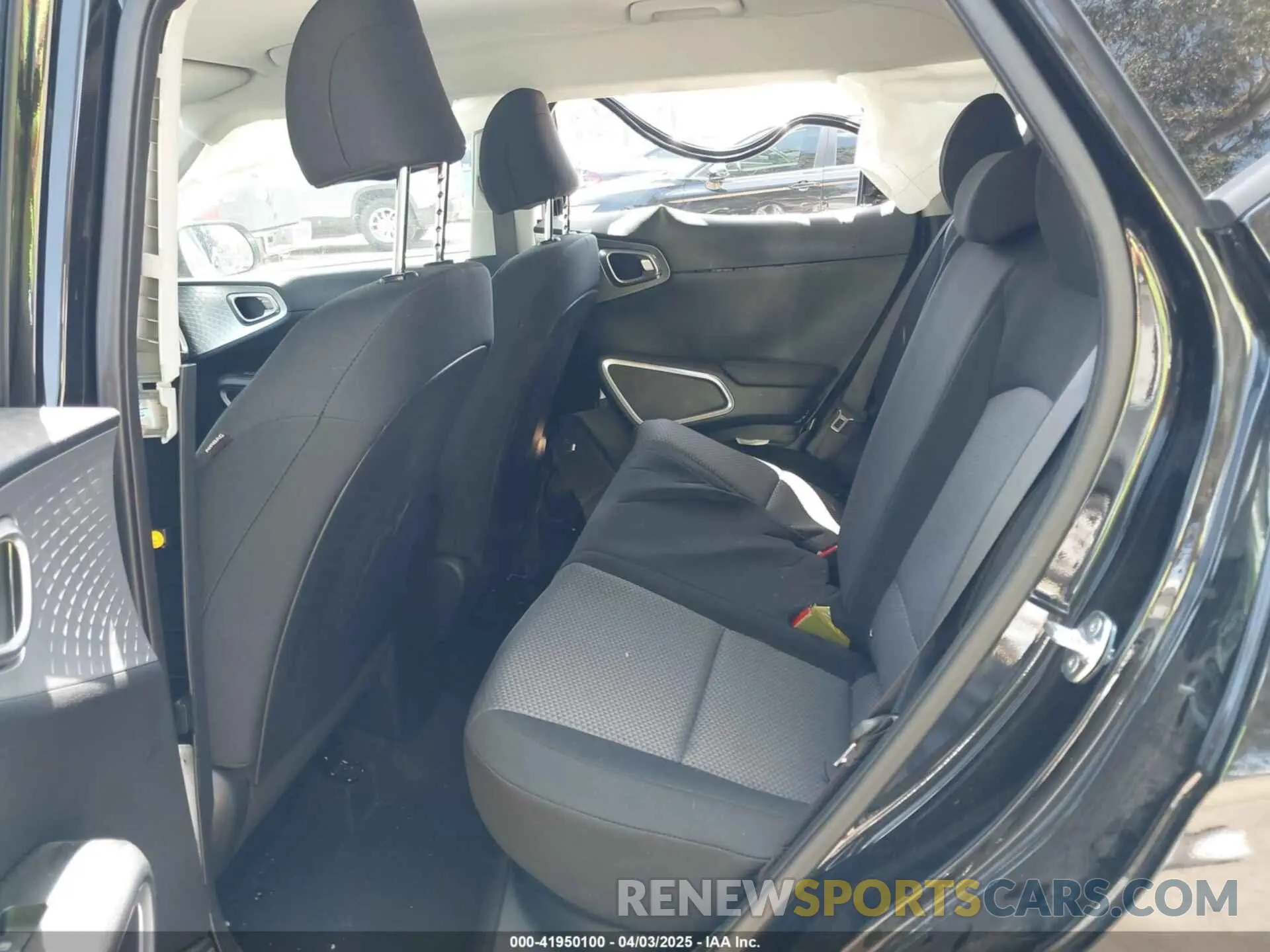 8 fotografías del automóvil dañado KNDJ23AU0S7927656 KIA SOUL 2025