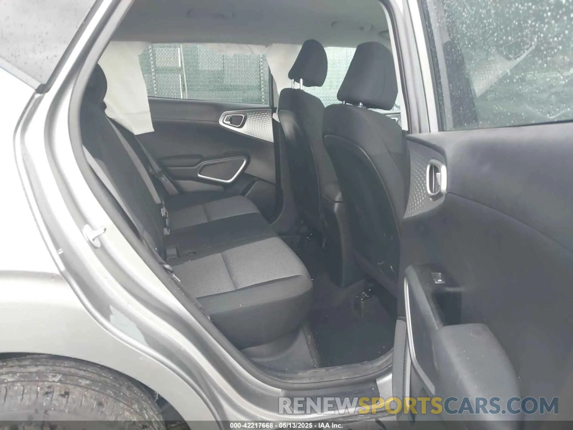 8 fotografías del automóvil dañado KNDJ23AU1S7929304 KIA SOUL 2025