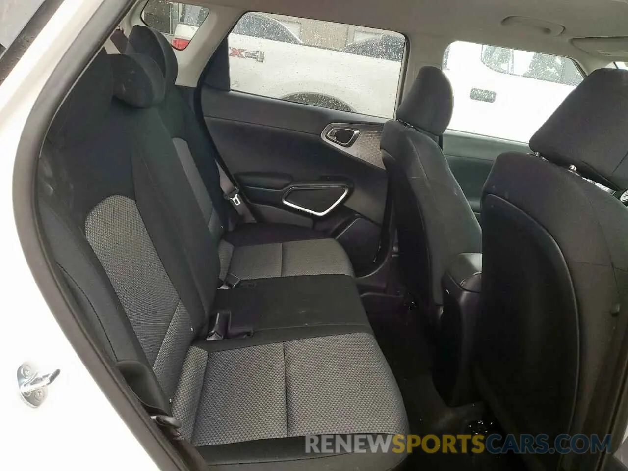 10 fotografías del automóvil dañado KNDJ23AU3S7930941 KIA SOUL 2025