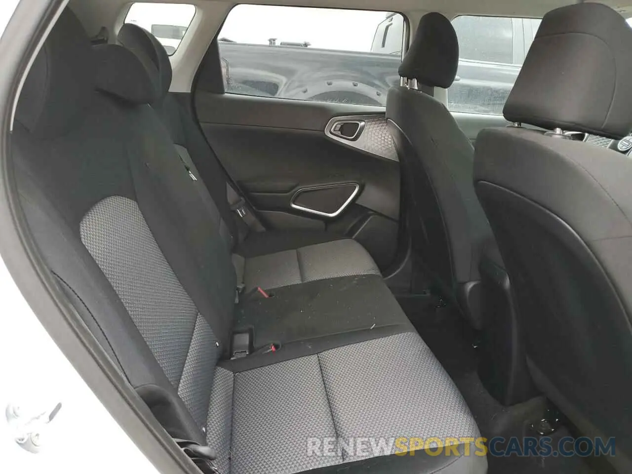 10 fotografías del automóvil dañado KNDJ23AU6S7928598 KIA SOUL 2025