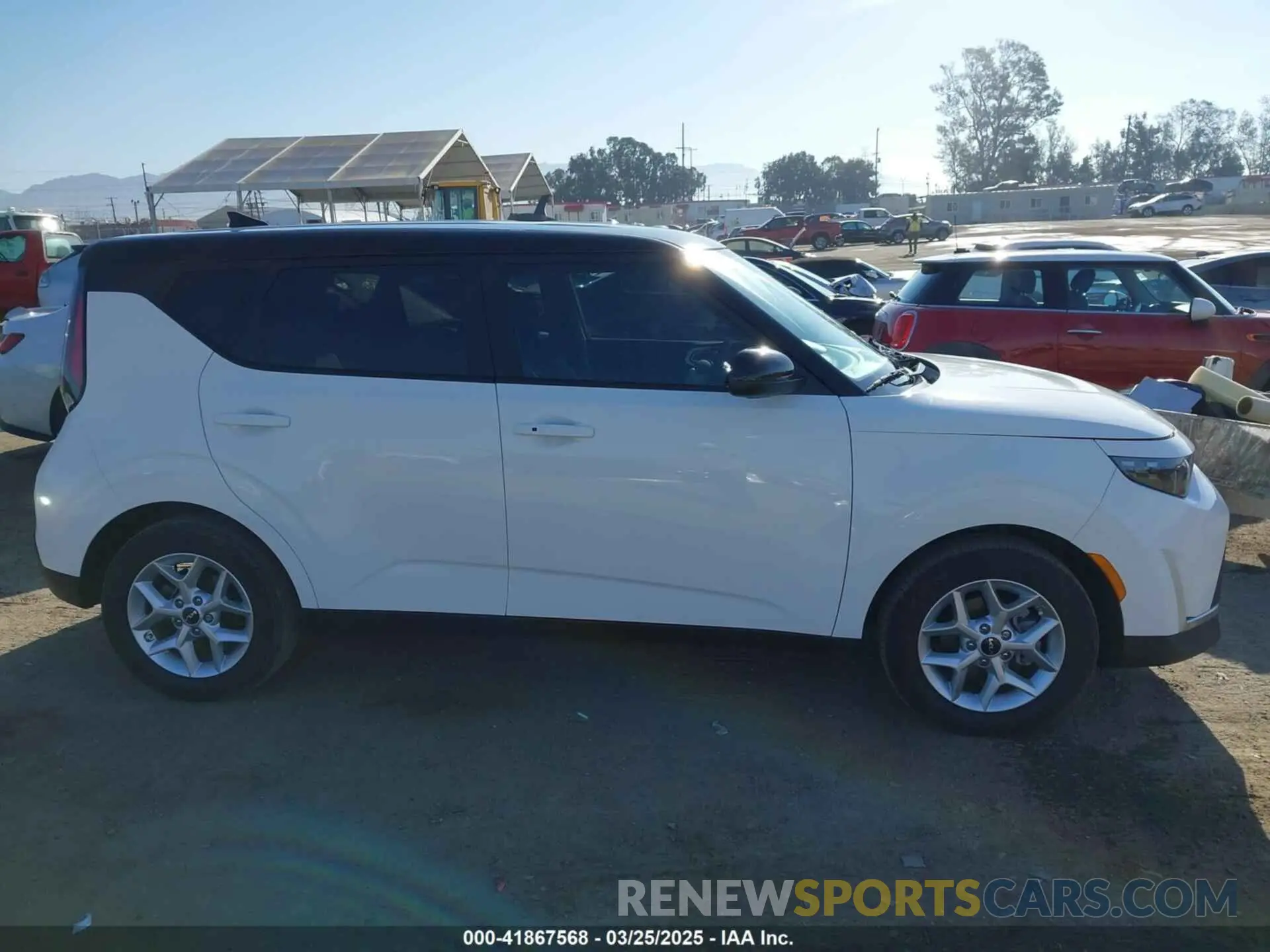13 fotografías del automóvil dañado KNDJ23AU7S7250749 KIA SOUL 2025