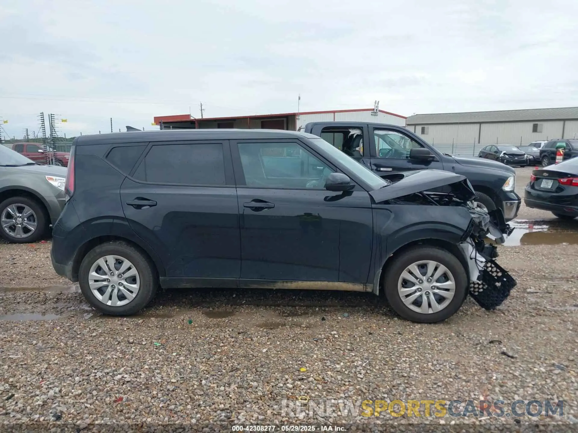 13 fotografías del automóvil dañado KNDJ23AU9S7941376 KIA SOUL 2025