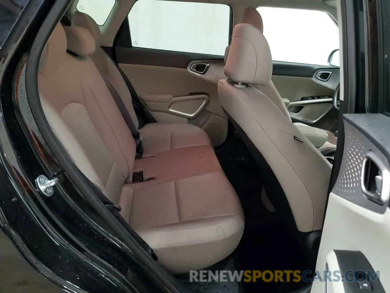 11 fotografías del automóvil dañado KNDJ23AUXS7251460 KIA SOUL 2025