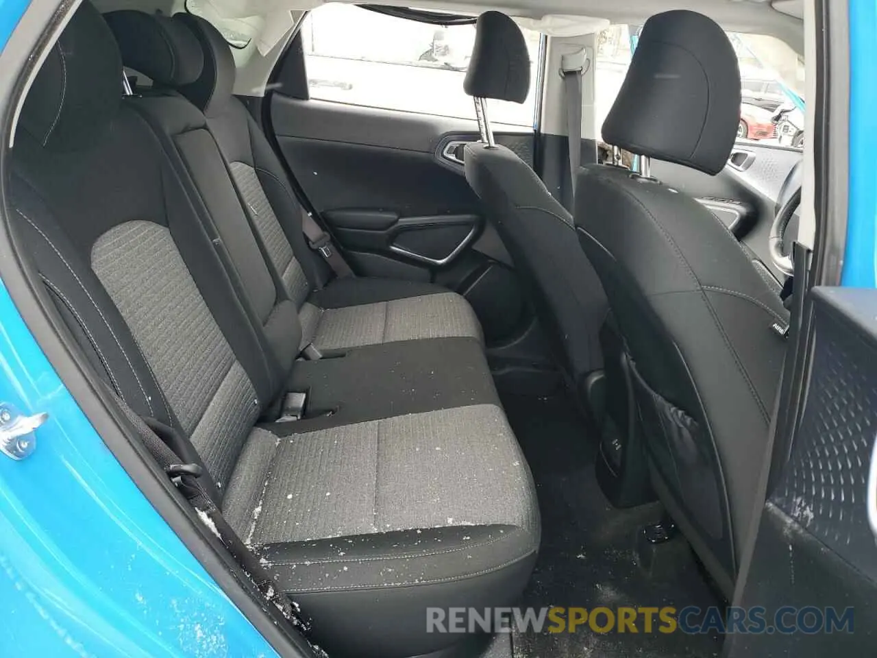 11 fotografías del automóvil dañado KNDJ33AU2S7243981 KIA SOUL 2025