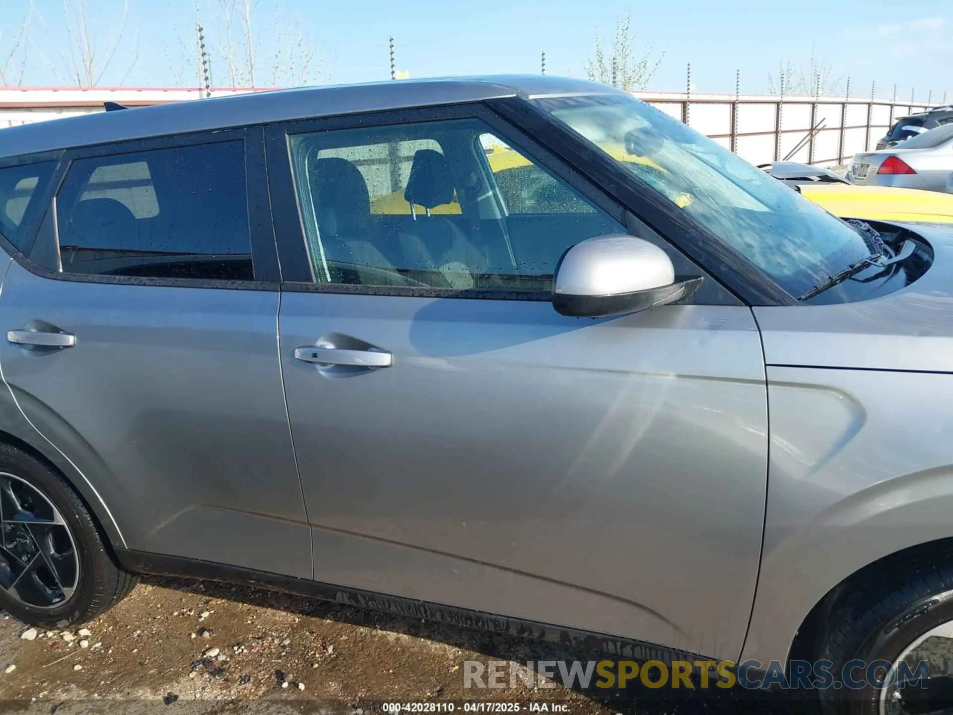 13 fotografías del automóvil dañado KNDJ33AU8S7923691 KIA SOUL 2025