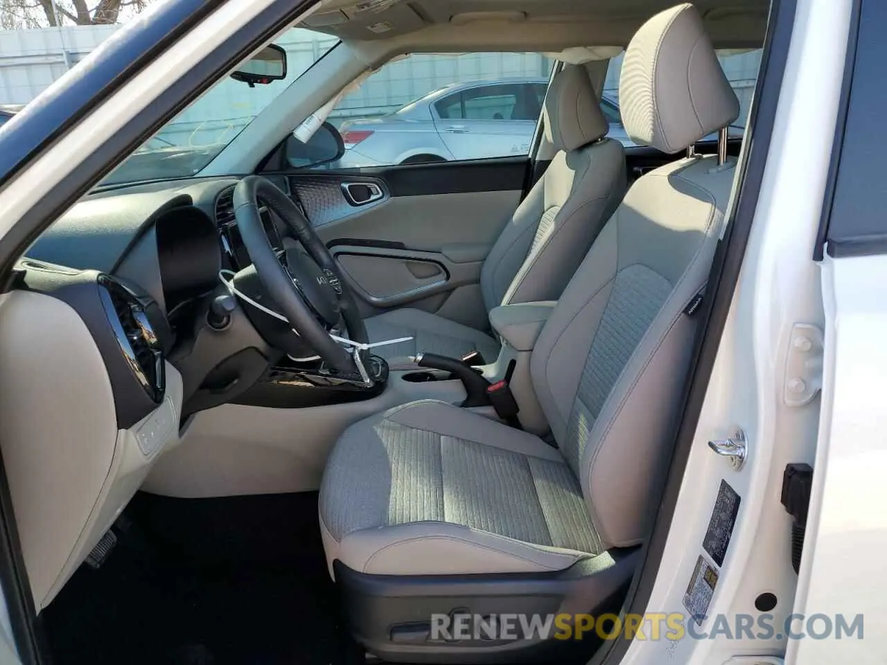 7 fotografías del automóvil dañado KNDJ33AUXS7928813 KIA SOUL 2025