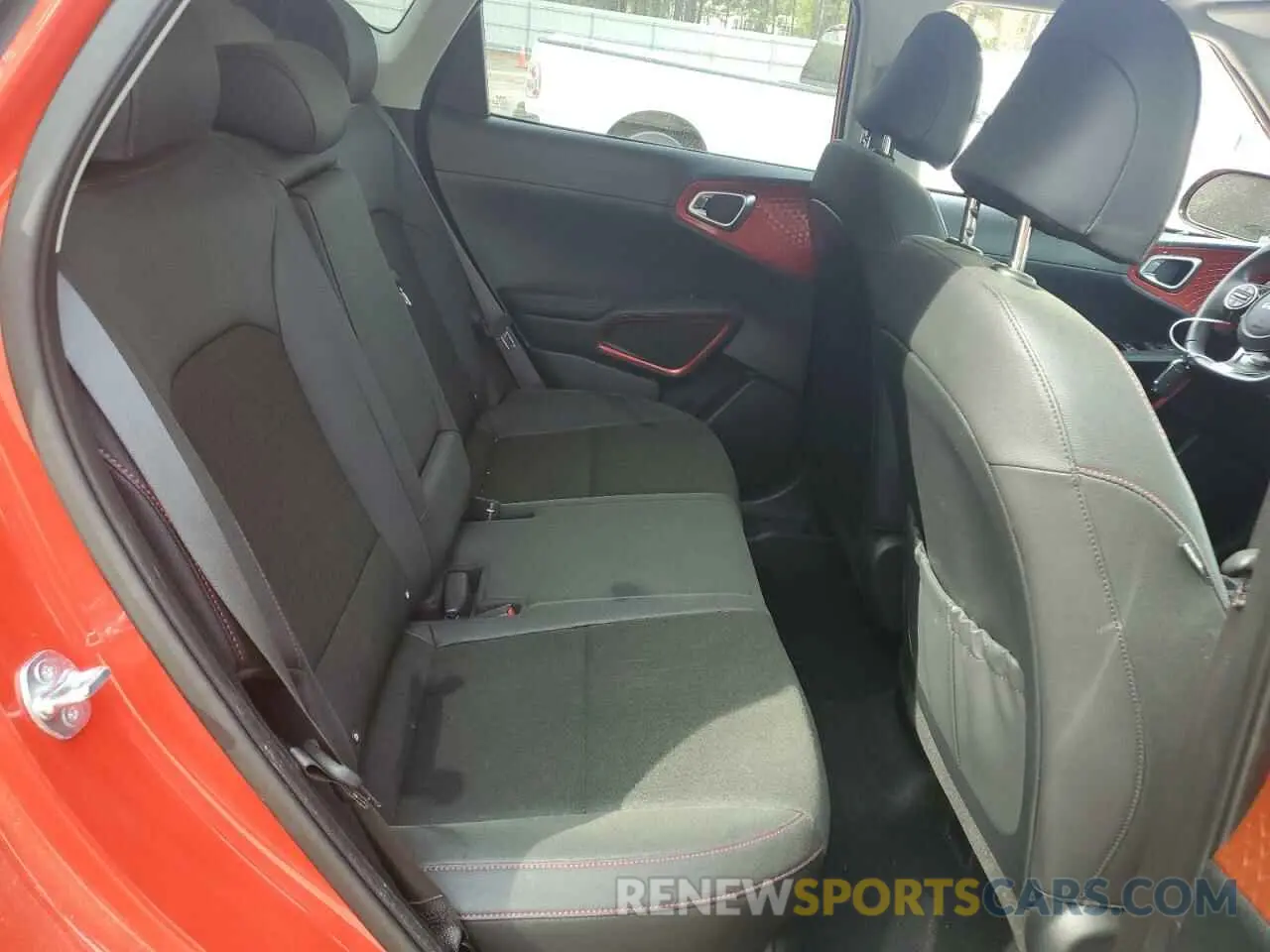 10 fotografías del automóvil dañado KNDJ53AU4S7245483 KIA SOUL 2025