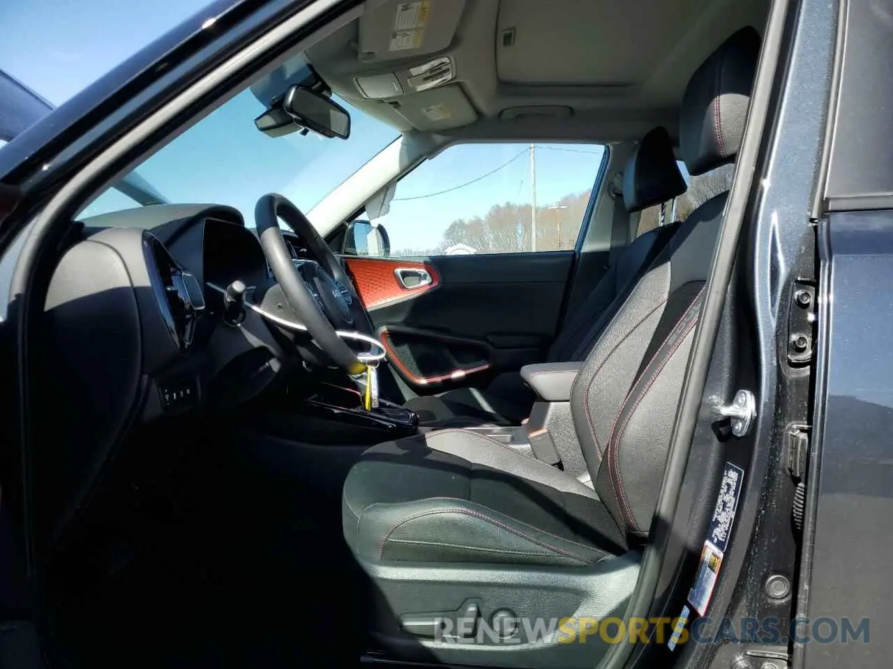 7 fotografías del automóvil dañado KNDJ53AU6S7250281 KIA SOUL 2025