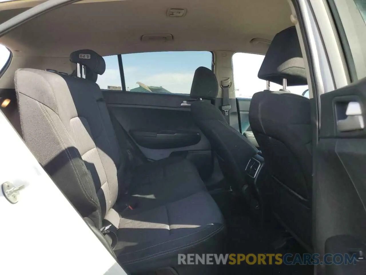 10 fotografías del automóvil dañado KNDPM3AC6K7620780 KIA SPORTAGE 2019