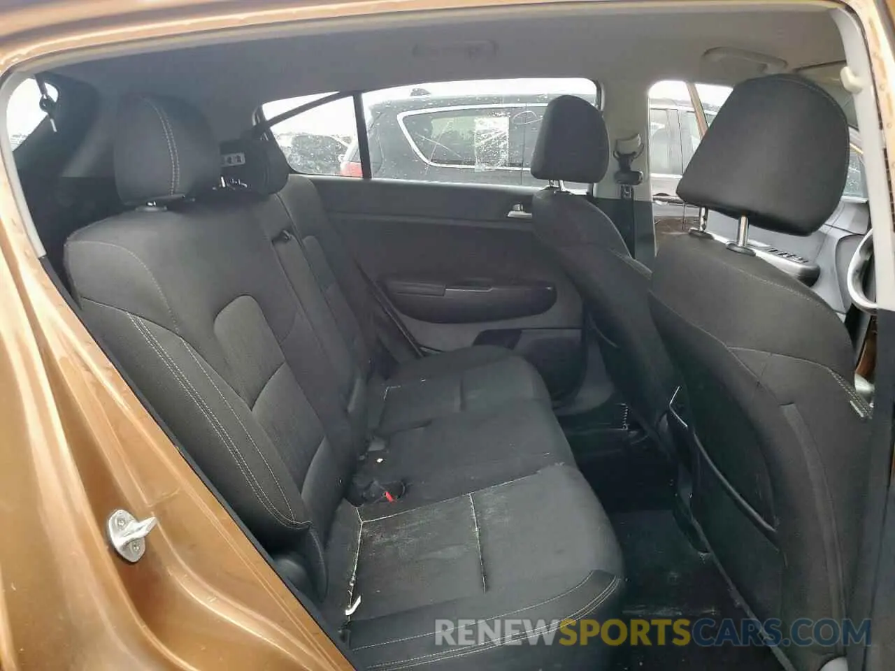 10 fotografías del automóvil dañado KNDPM3ACXK7563127 KIA SPORTAGE 2019