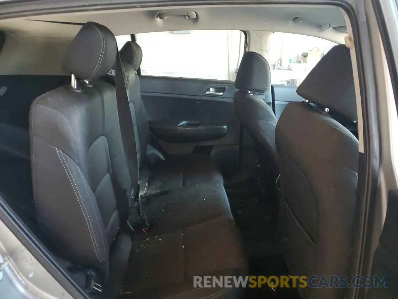 10 fotografías del automóvil dañado KNDPMCAC0K7618961 KIA SPORTAGE 2019