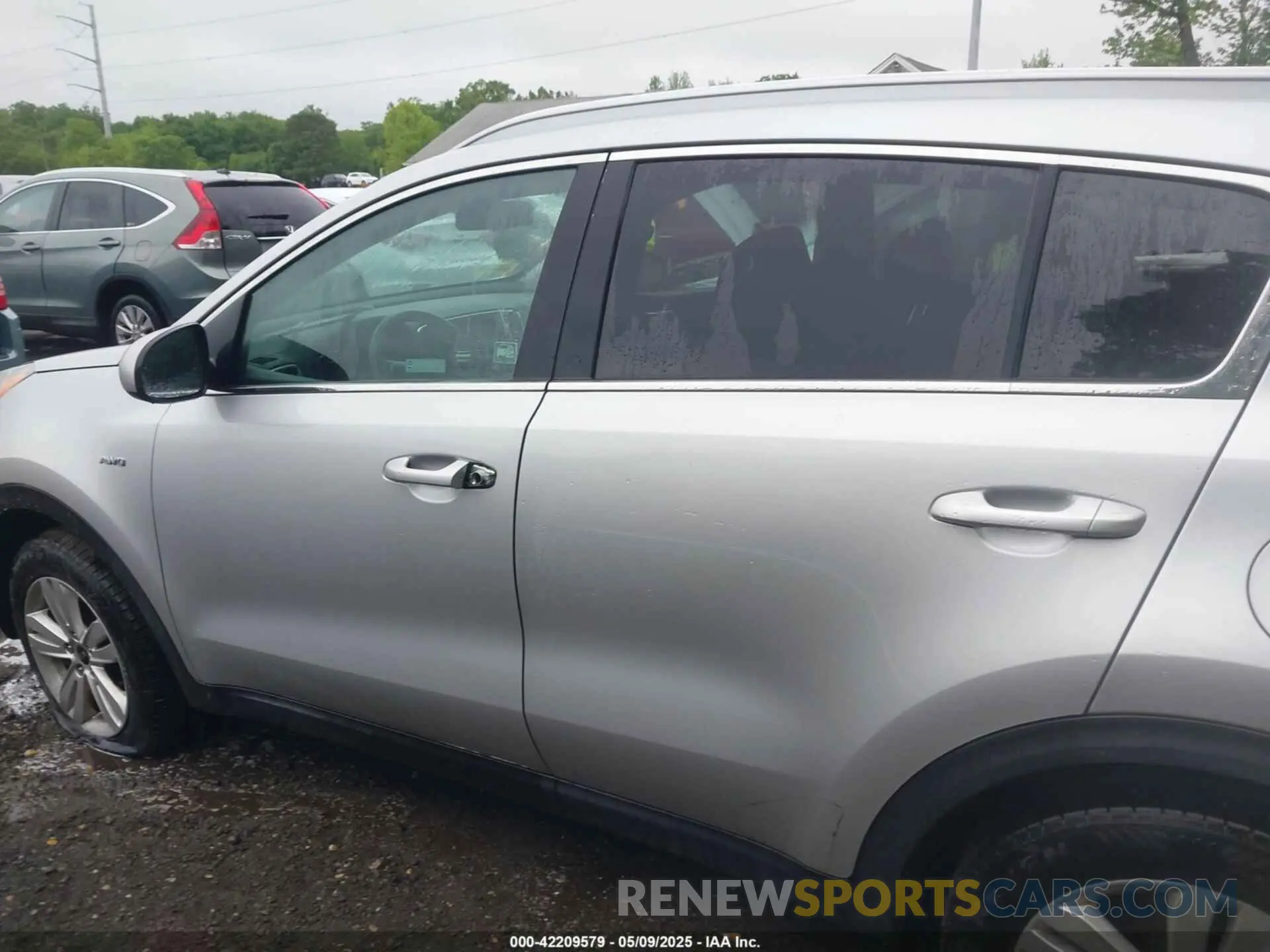 13 fotografías del automóvil dañado KNDPMCAC1K7581368 KIA SPORTAGE 2019