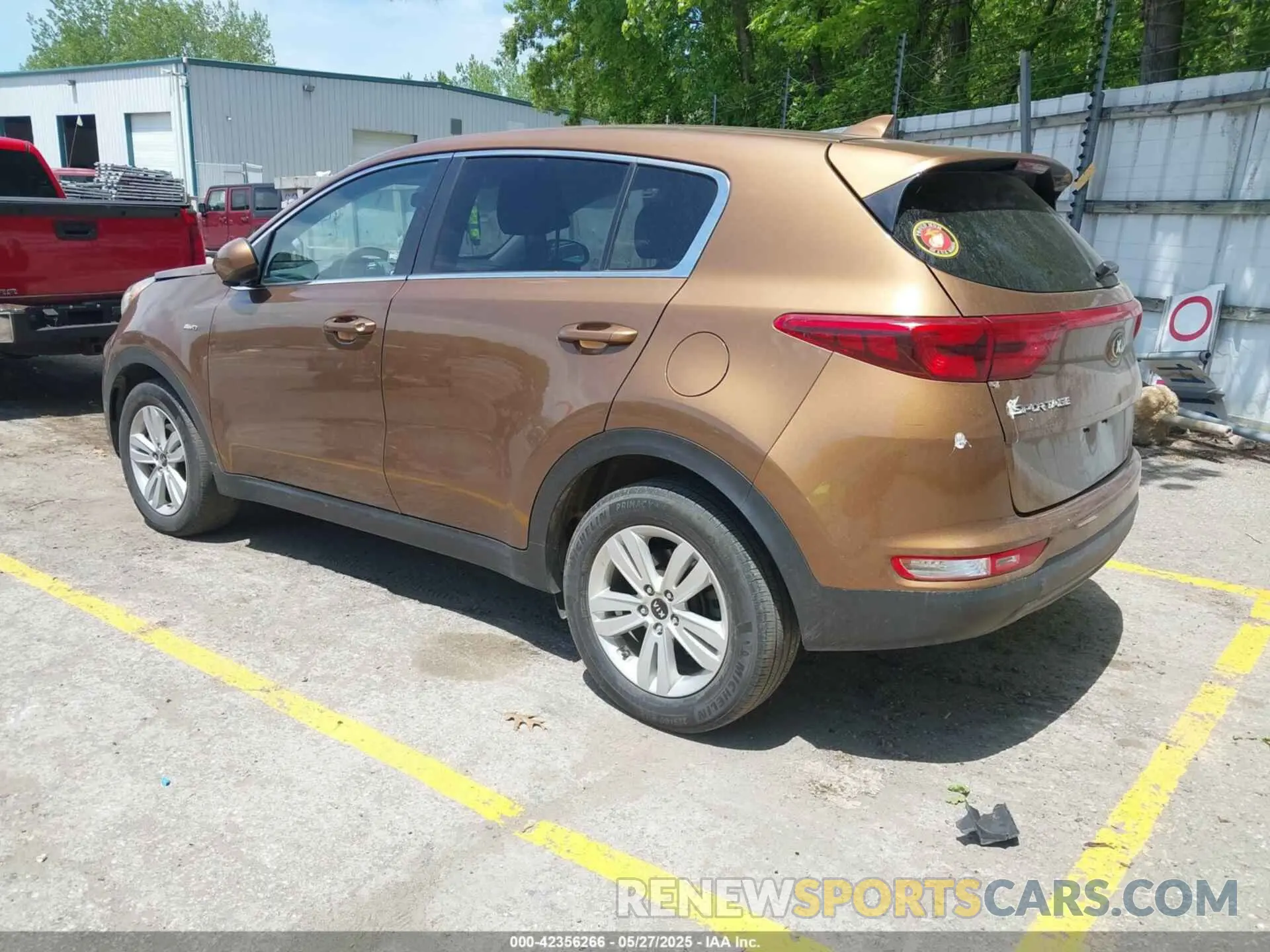 3 fotografías del automóvil dañado KNDPMCAC1K7615602 KIA SPORTAGE 2019
