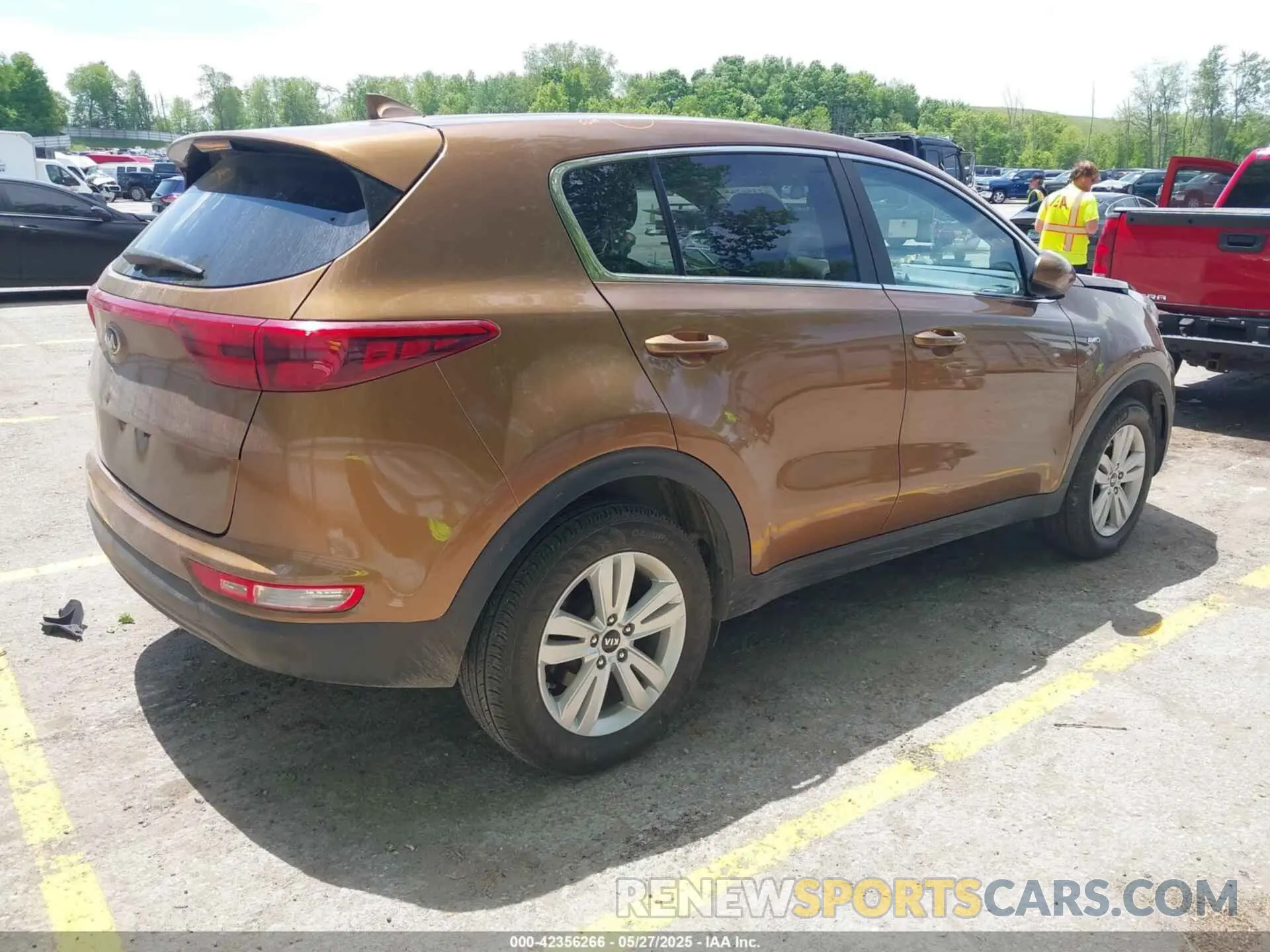 4 fotografías del automóvil dañado KNDPMCAC1K7615602 KIA SPORTAGE 2019