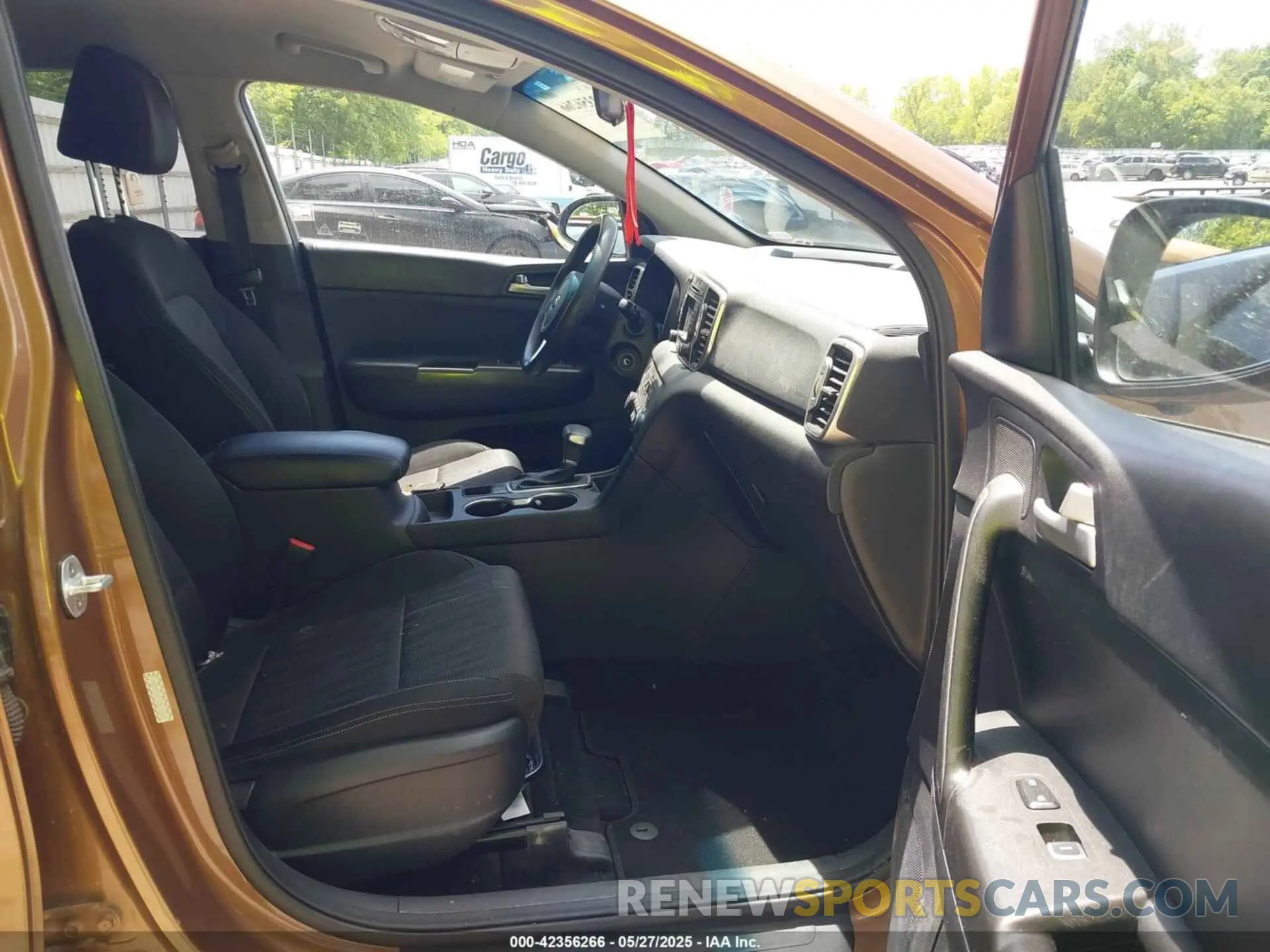 5 fotografías del automóvil dañado KNDPMCAC1K7615602 KIA SPORTAGE 2019