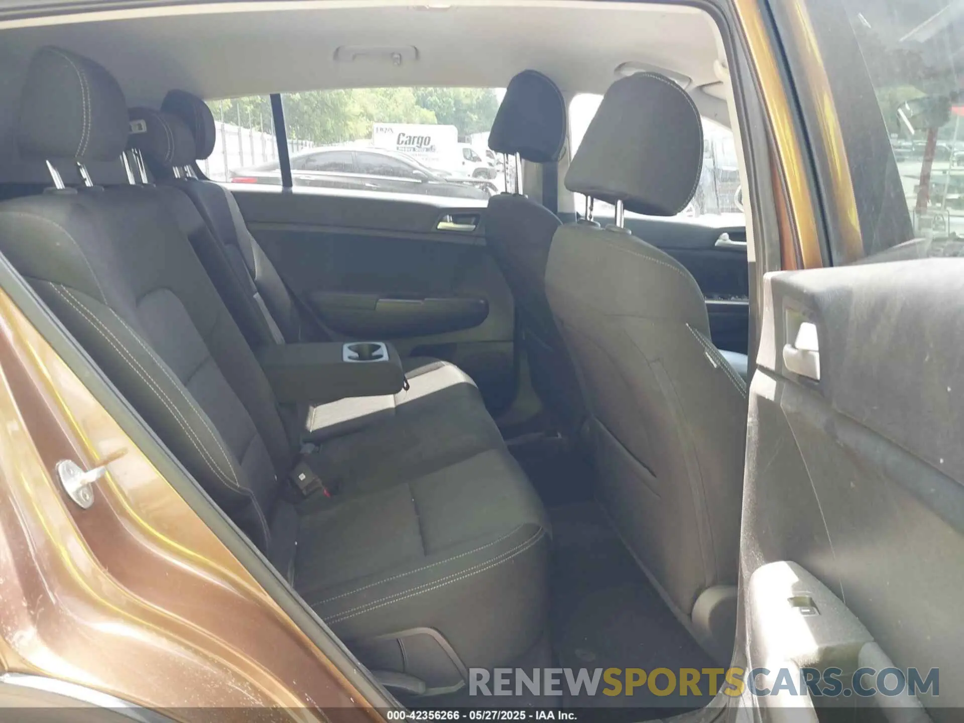 8 fotografías del automóvil dañado KNDPMCAC1K7615602 KIA SPORTAGE 2019