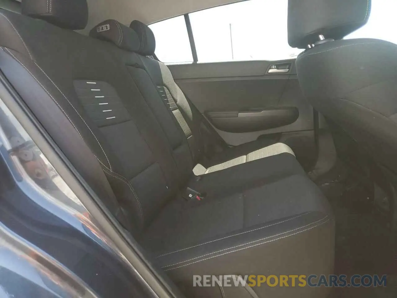 11 fotografías del automóvil dañado KNDPMCAC5K7613464 KIA SPORTAGE 2019