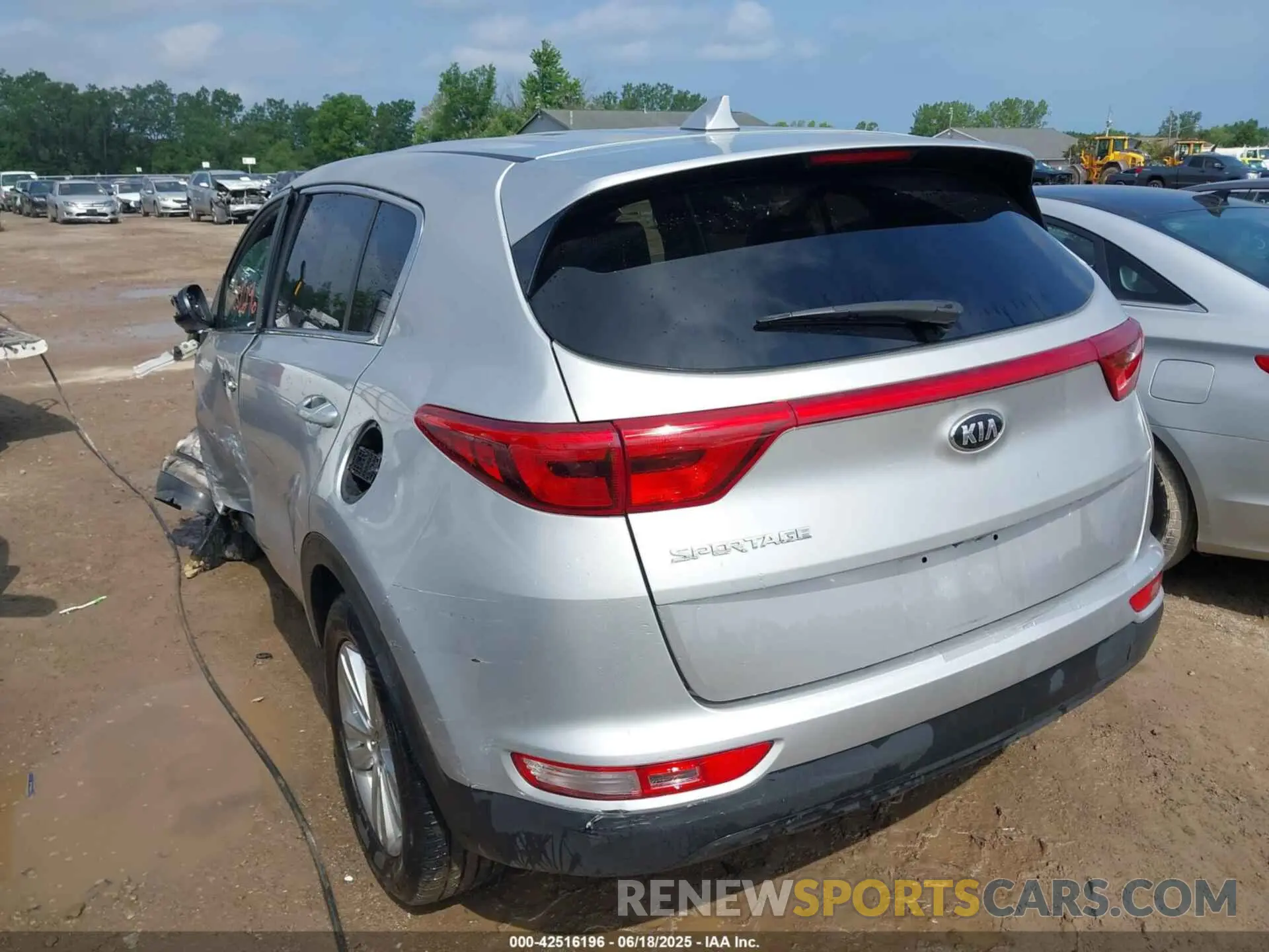3 fotografías del automóvil dañado KNDPMCAC6K7517200 KIA SPORTAGE 2019