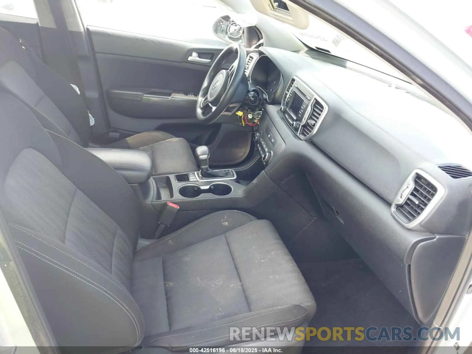 5 fotografías del automóvil dañado KNDPMCAC6K7517200 KIA SPORTAGE 2019