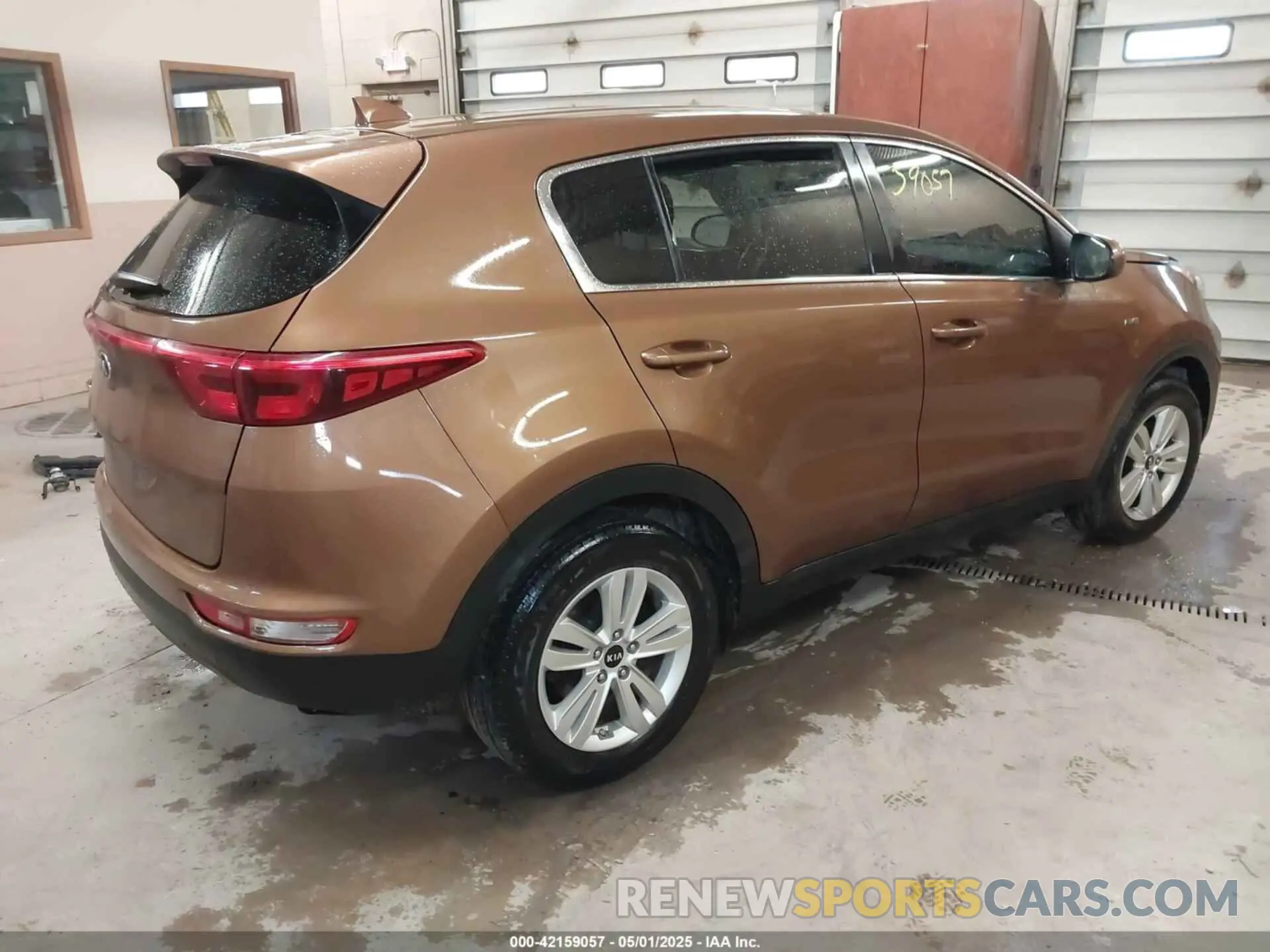 4 fotografías del automóvil dañado KNDPMCAC6K7568549 KIA SPORTAGE 2019