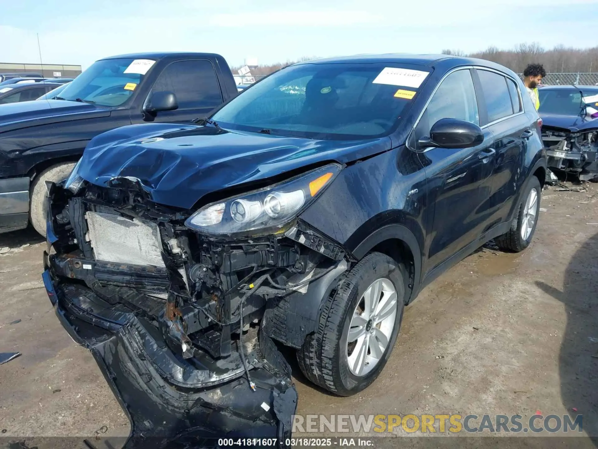 2 fotografías del automóvil dañado KNDPMCAC6K7616101 KIA SPORTAGE 2019