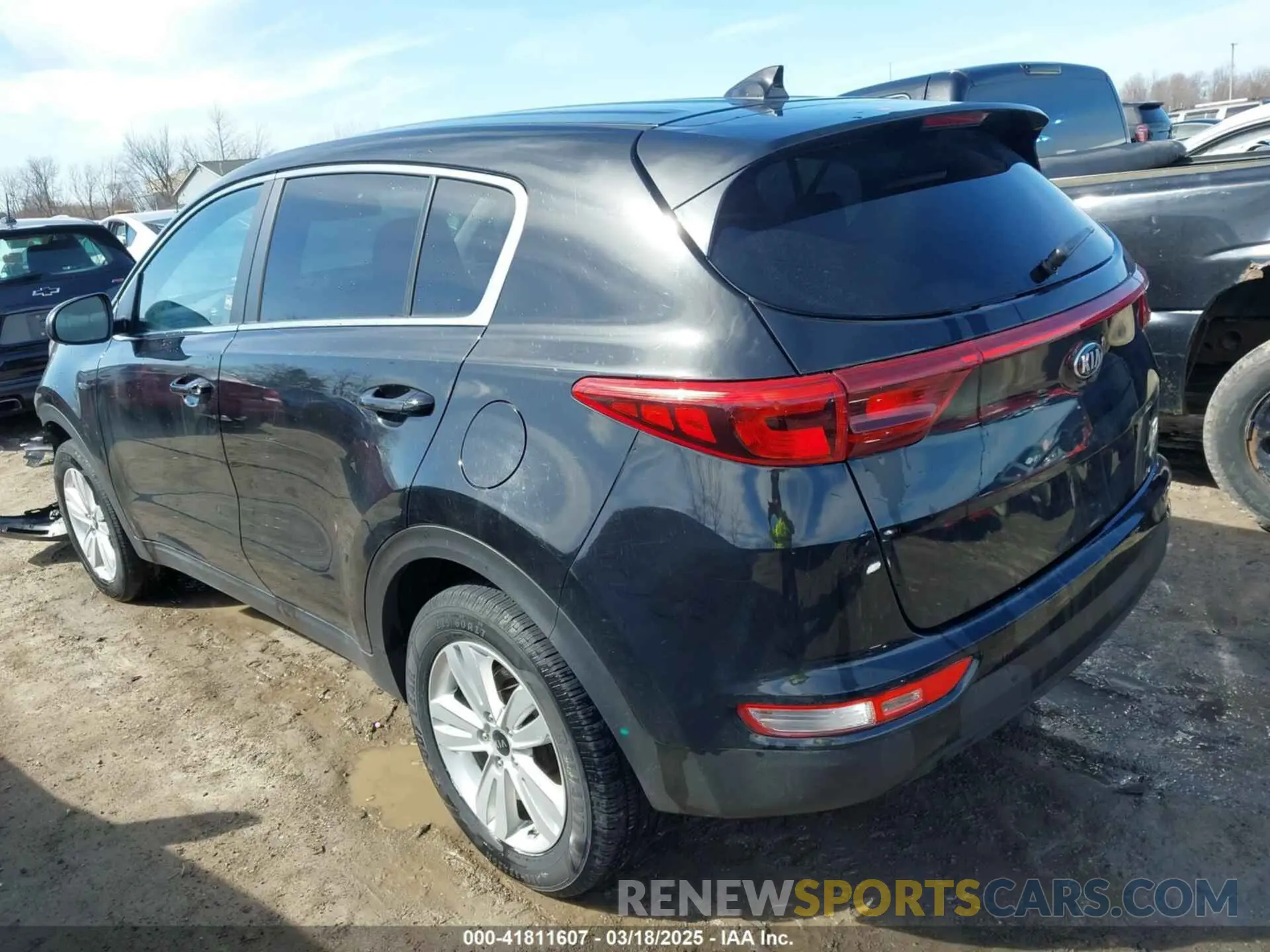 3 fotografías del automóvil dañado KNDPMCAC6K7616101 KIA SPORTAGE 2019