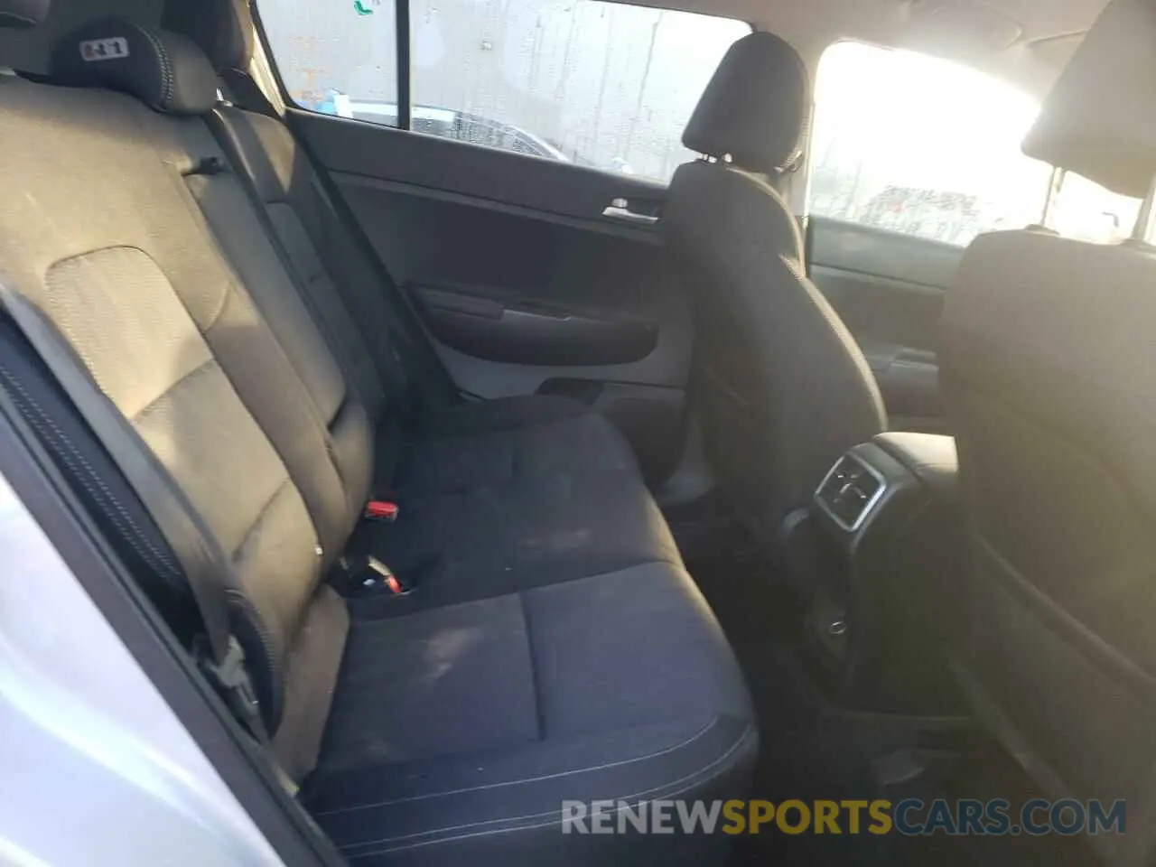 11 fotografías del automóvil dañado KNDPMCAC7K7591077 KIA SPORTAGE 2019