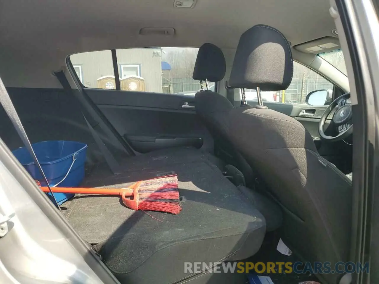12 fotografías del automóvil dañado KNDPMCAC7K7608556 KIA SPORTAGE 2019
