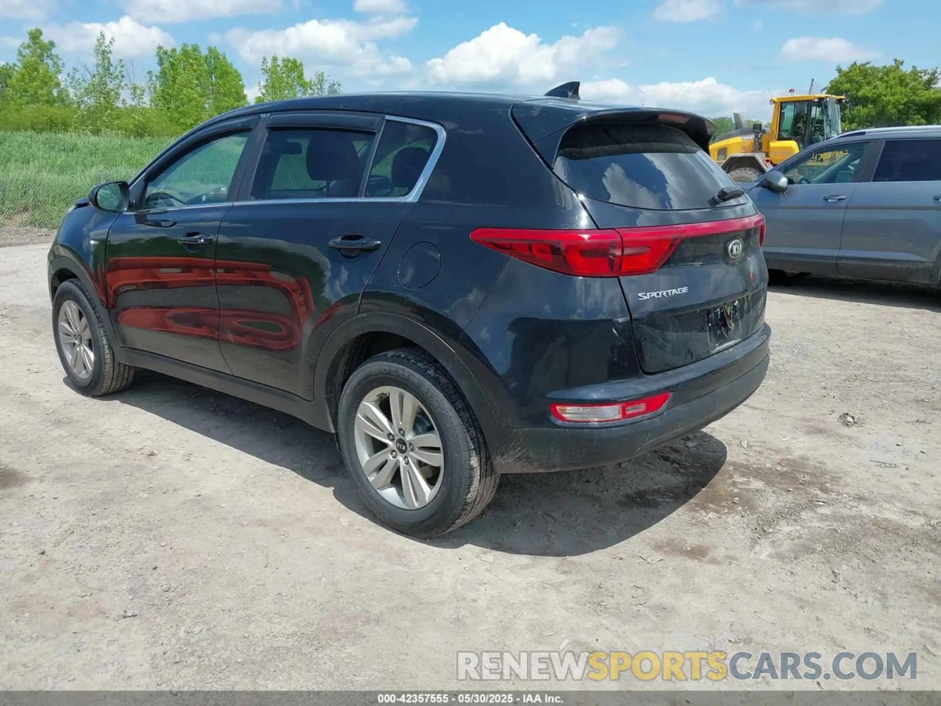 3 fotografías del automóvil dañado KNDPMCAC8K7619937 KIA SPORTAGE 2019