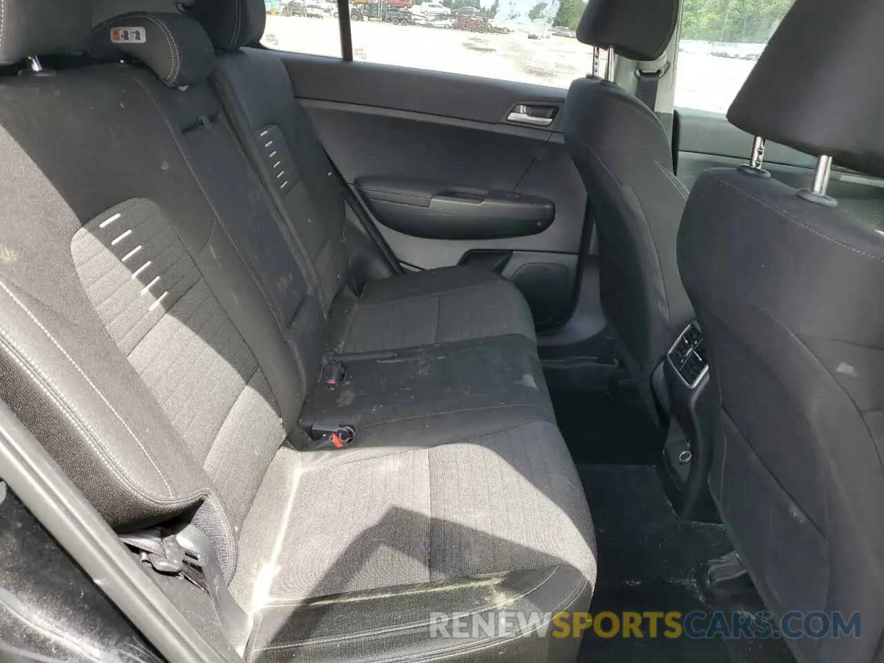 10 fotografías del automóvil dañado KNDPMCAC9K7579156 KIA SPORTAGE 2019
