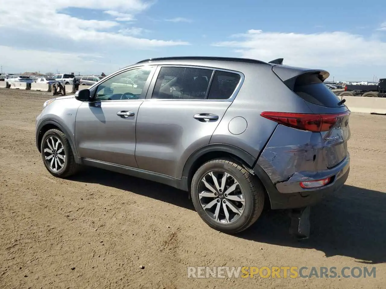 2 fotografías del automóvil dañado KNDPNCAC3K7547199 KIA SPORTAGE 2019