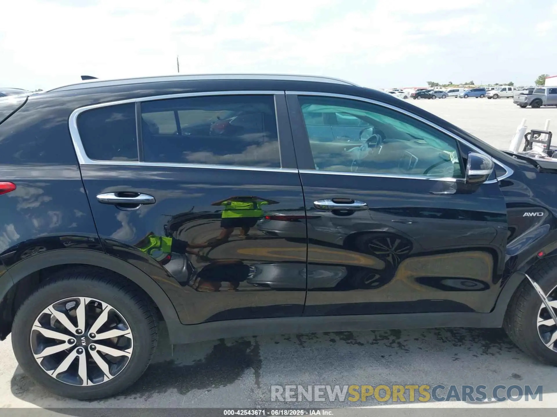 14 fotografías del automóvil dañado KNDPNCAC6K7582268 KIA SPORTAGE 2019