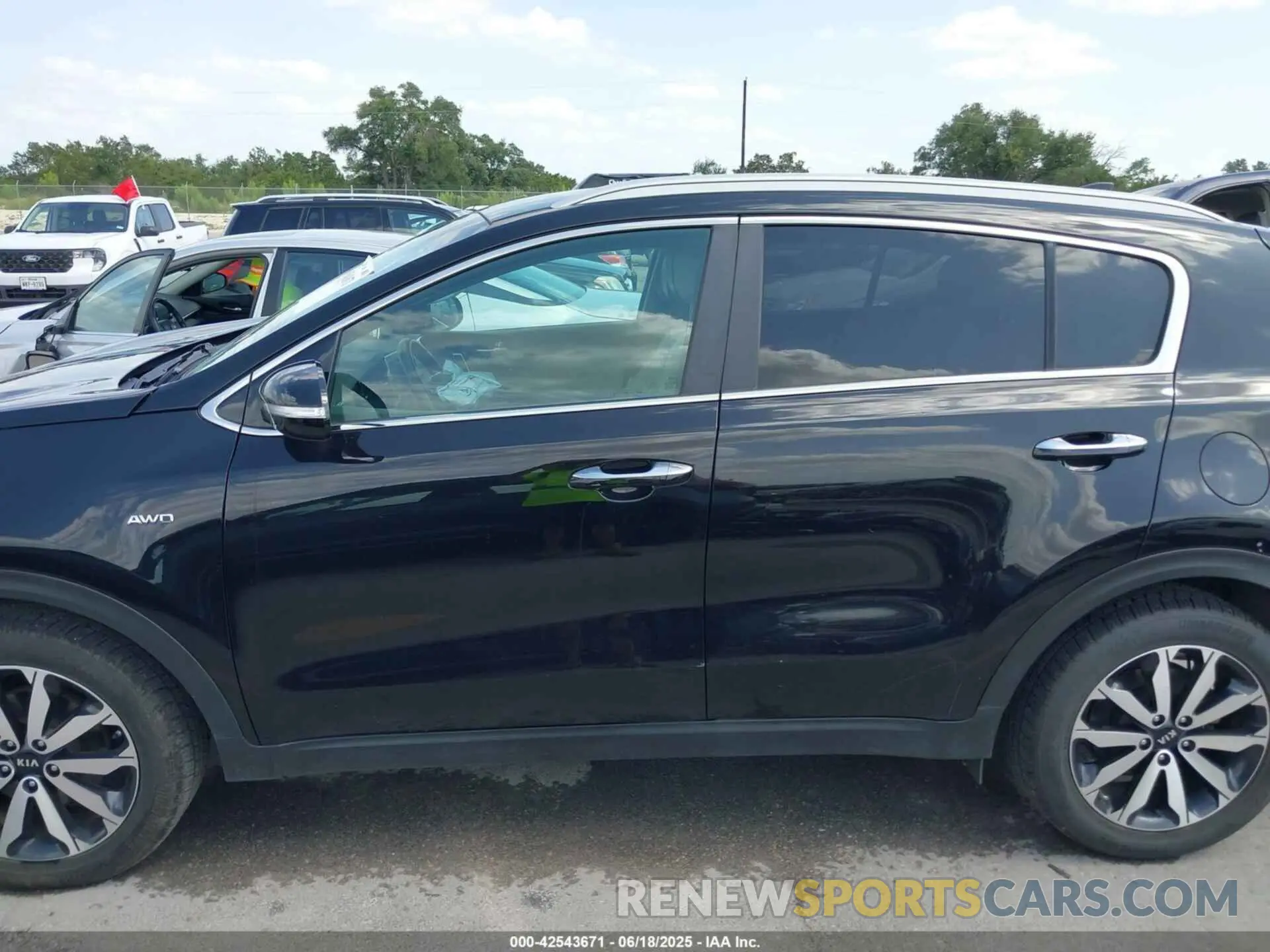 15 fotografías del automóvil dañado KNDPNCAC6K7582268 KIA SPORTAGE 2019