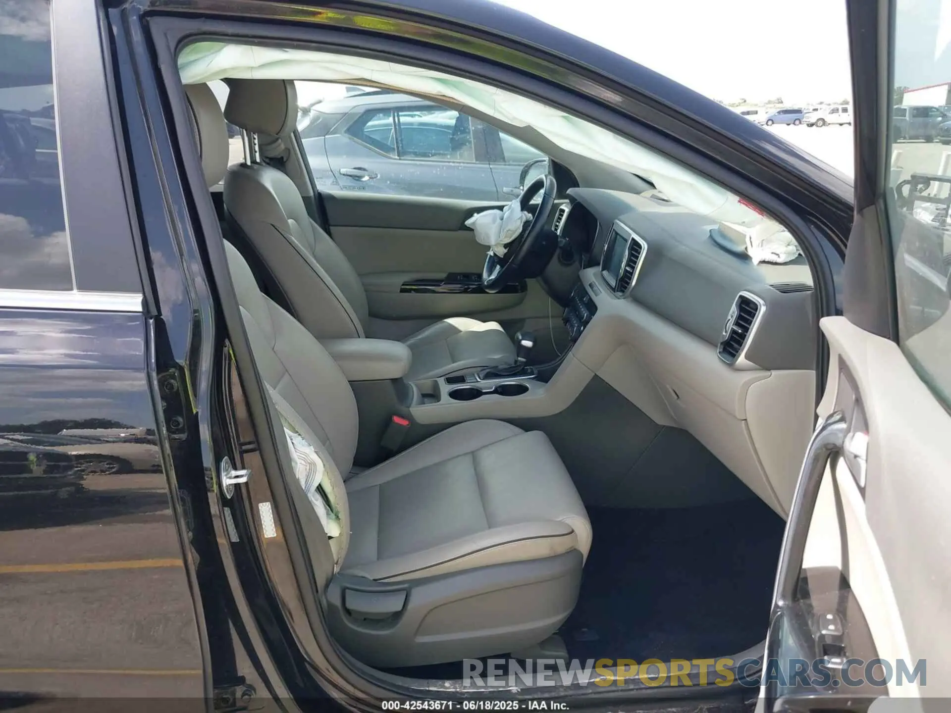 5 fotografías del automóvil dañado KNDPNCAC6K7582268 KIA SPORTAGE 2019